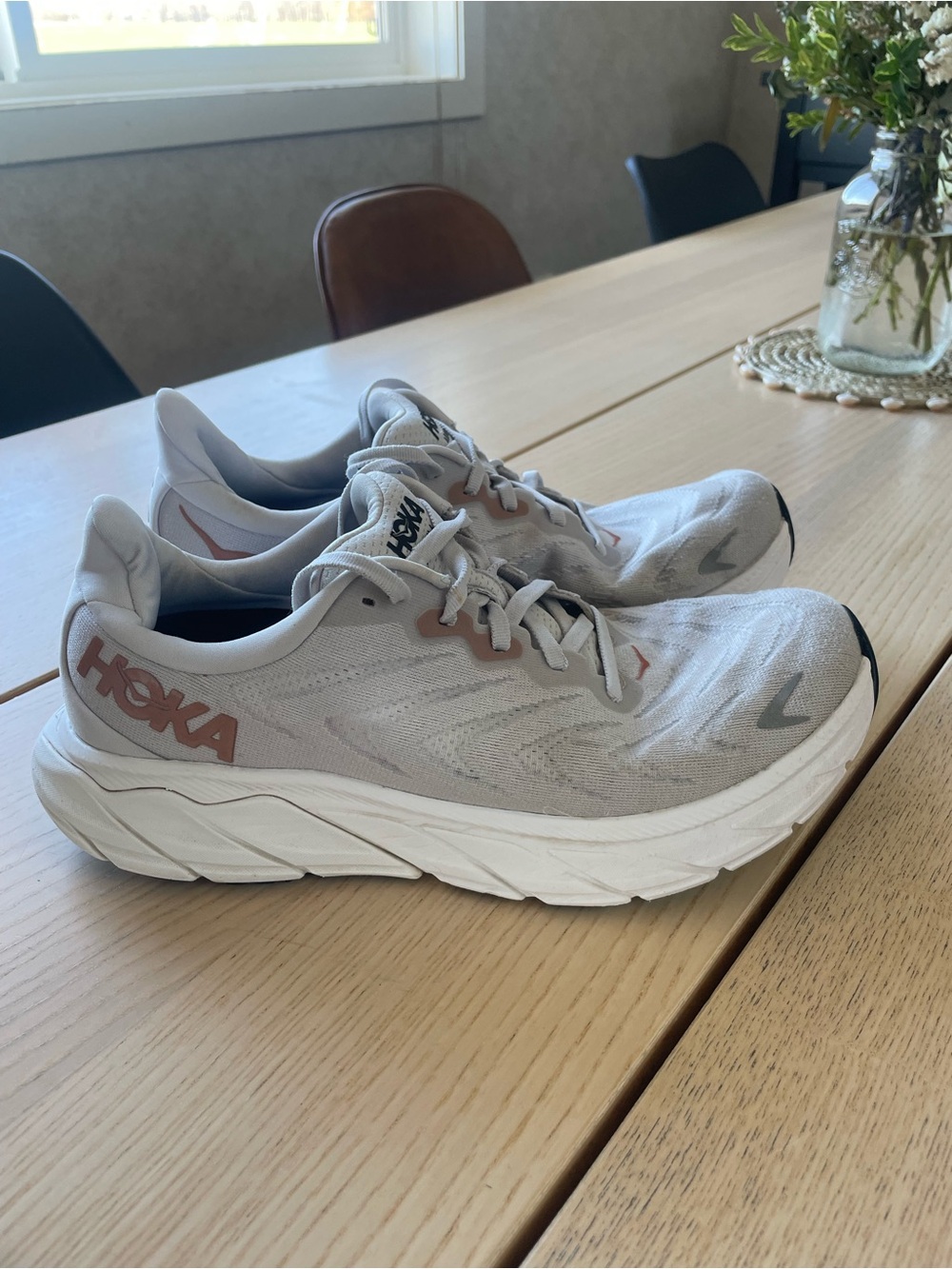 HOKA Arahi 6 Running Shoes womens size 10B- Light Gray Hoka shoes size 10